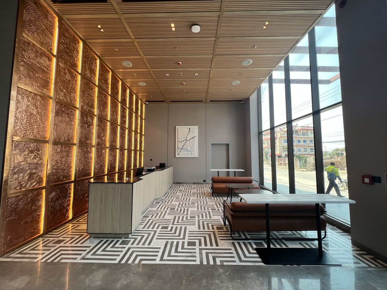 Lounge with feature screen